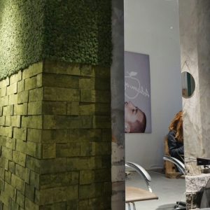 Korkflisene Bricks på frisørsalong
